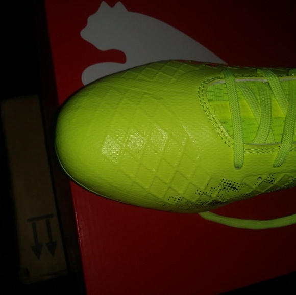 PUMA Men's Feature 18.3 FG/AG Soccer Shoe - Picture 4 of 6